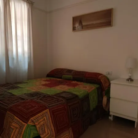 Yellow Mountain In Paradise Lägenhet